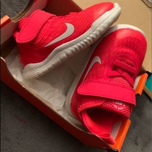 Children’s Nikes Sneakers -size:5C-